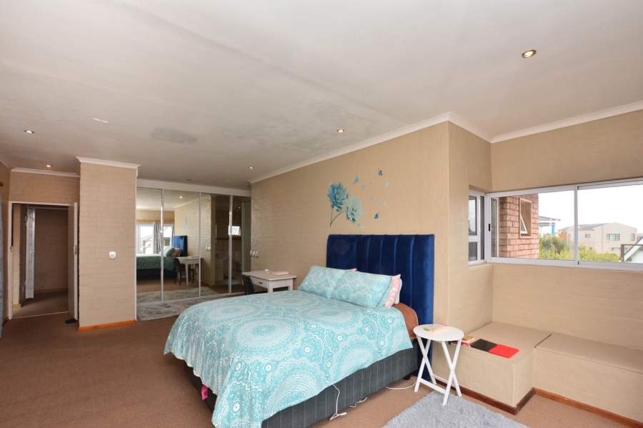 5 Bedroom Property for Sale in Bluewater Bay Western Cape